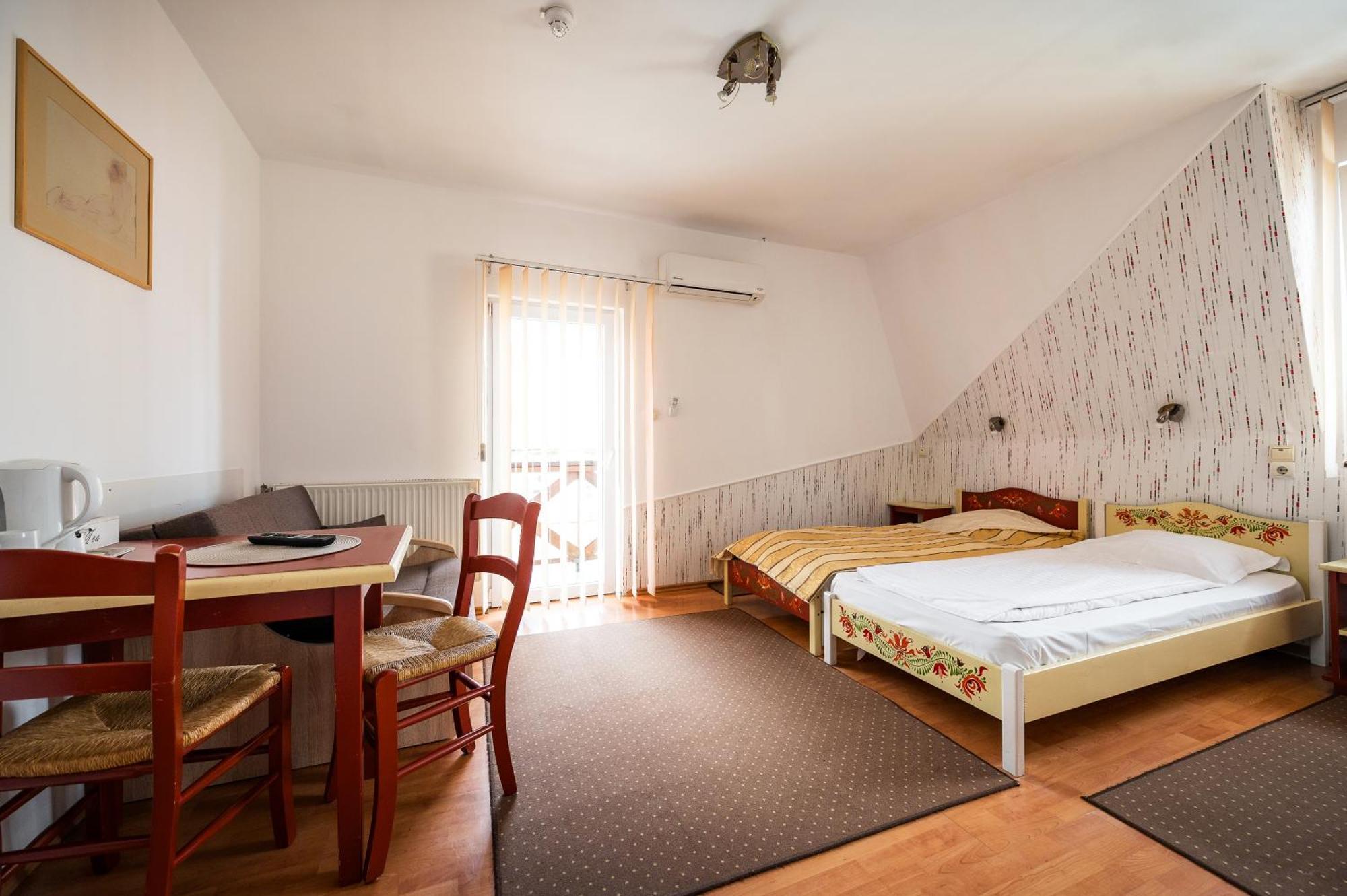 Hotel Sugas Sfantu Gheorghe  Ngoại thất bức ảnh