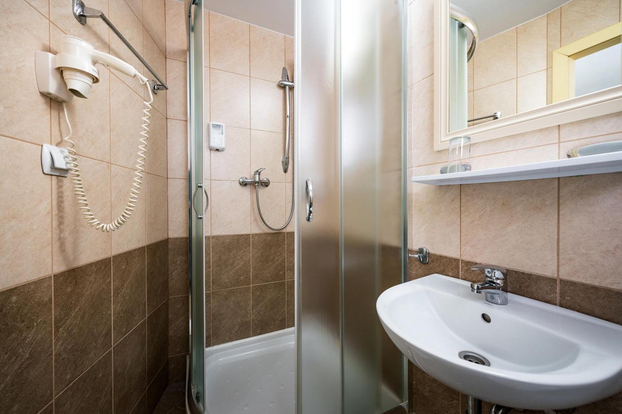Hotel Sugas Sfantu Gheorghe  Ngoại thất bức ảnh