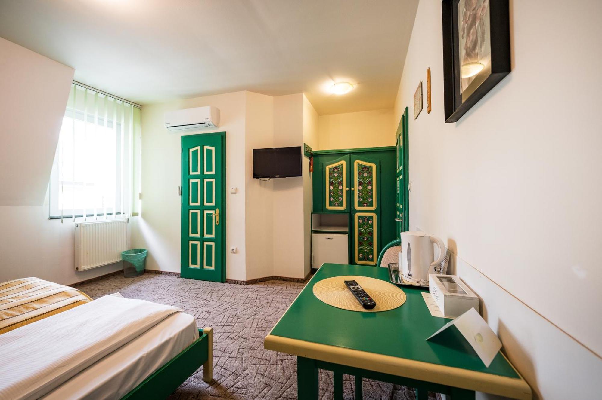 Hotel Sugas Sfantu Gheorghe  Ngoại thất bức ảnh