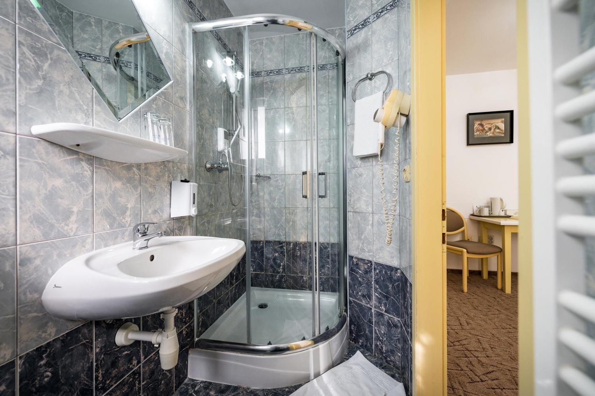Hotel Sugas Sfantu Gheorghe  Ngoại thất bức ảnh