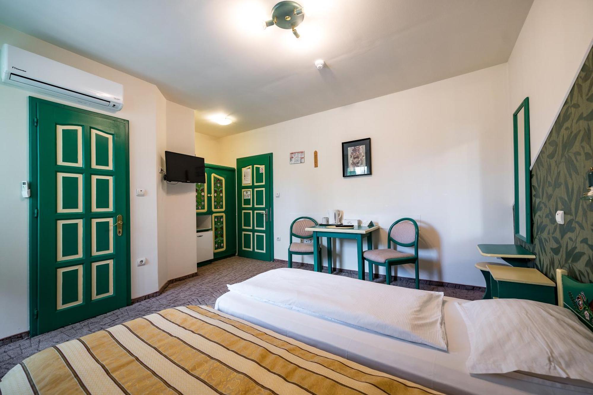 Hotel Sugas Sfantu Gheorghe  Ngoại thất bức ảnh