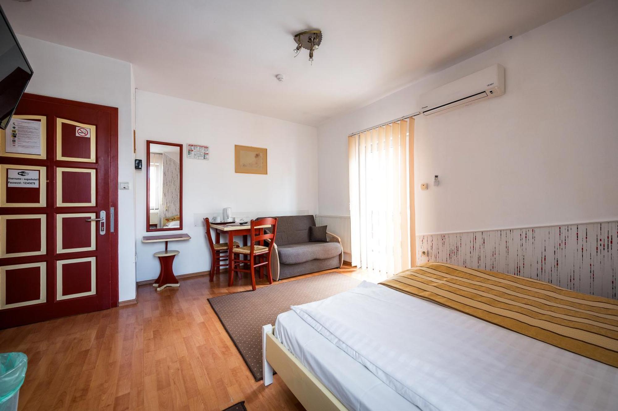 Hotel Sugas Sfantu Gheorghe  Ngoại thất bức ảnh