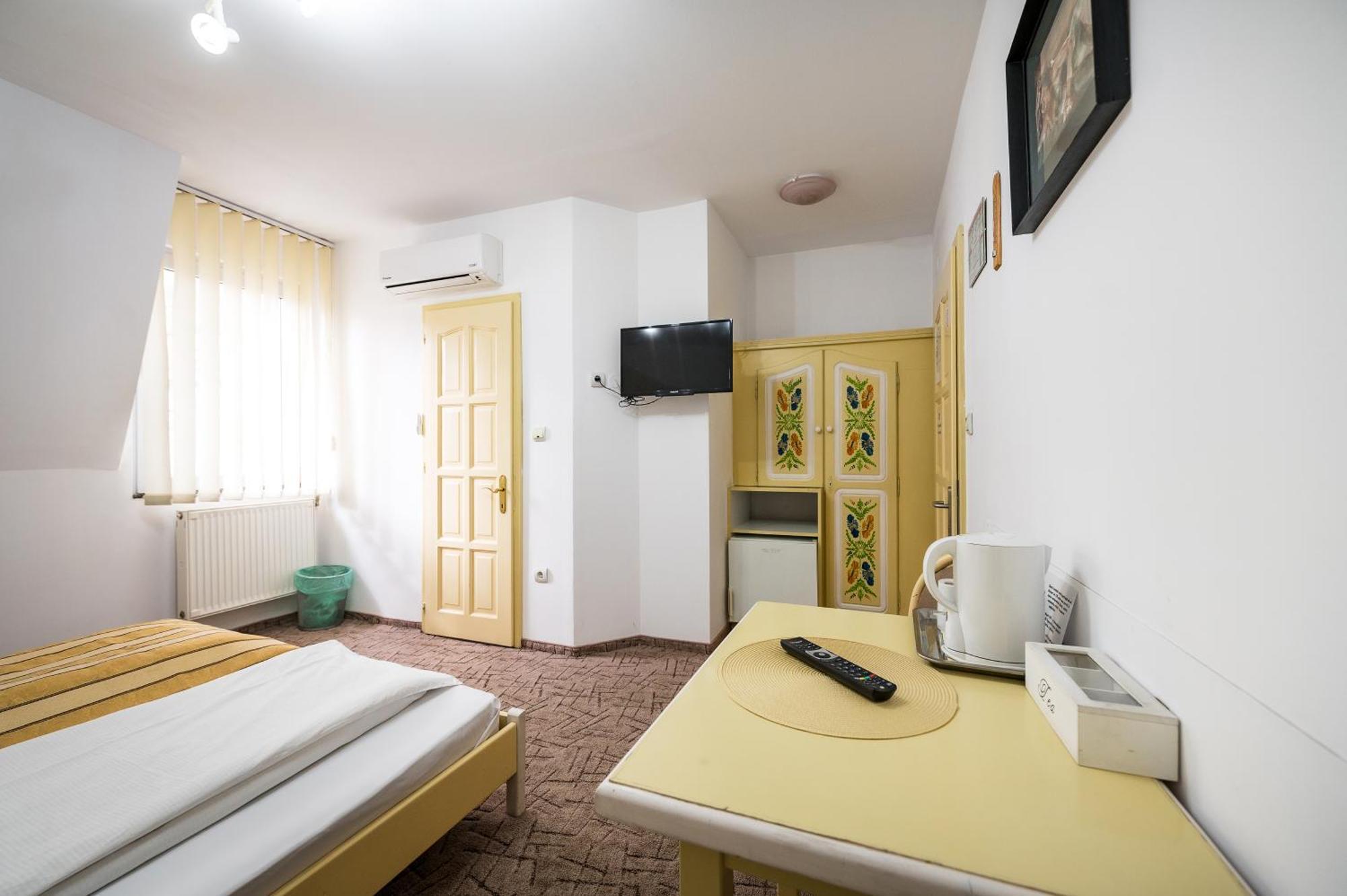 Hotel Sugas Sfantu Gheorghe  Ngoại thất bức ảnh