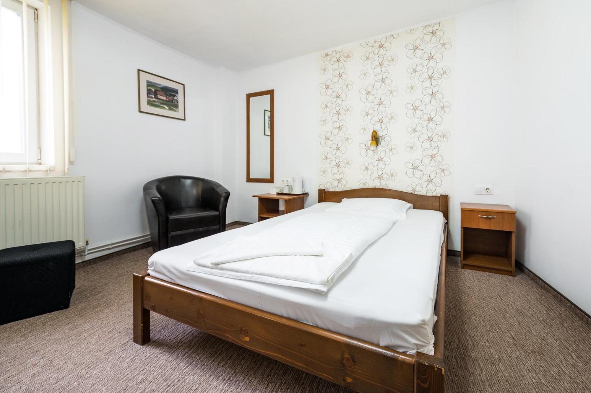Hotel Sugas Sfantu Gheorghe  Ngoại thất bức ảnh
