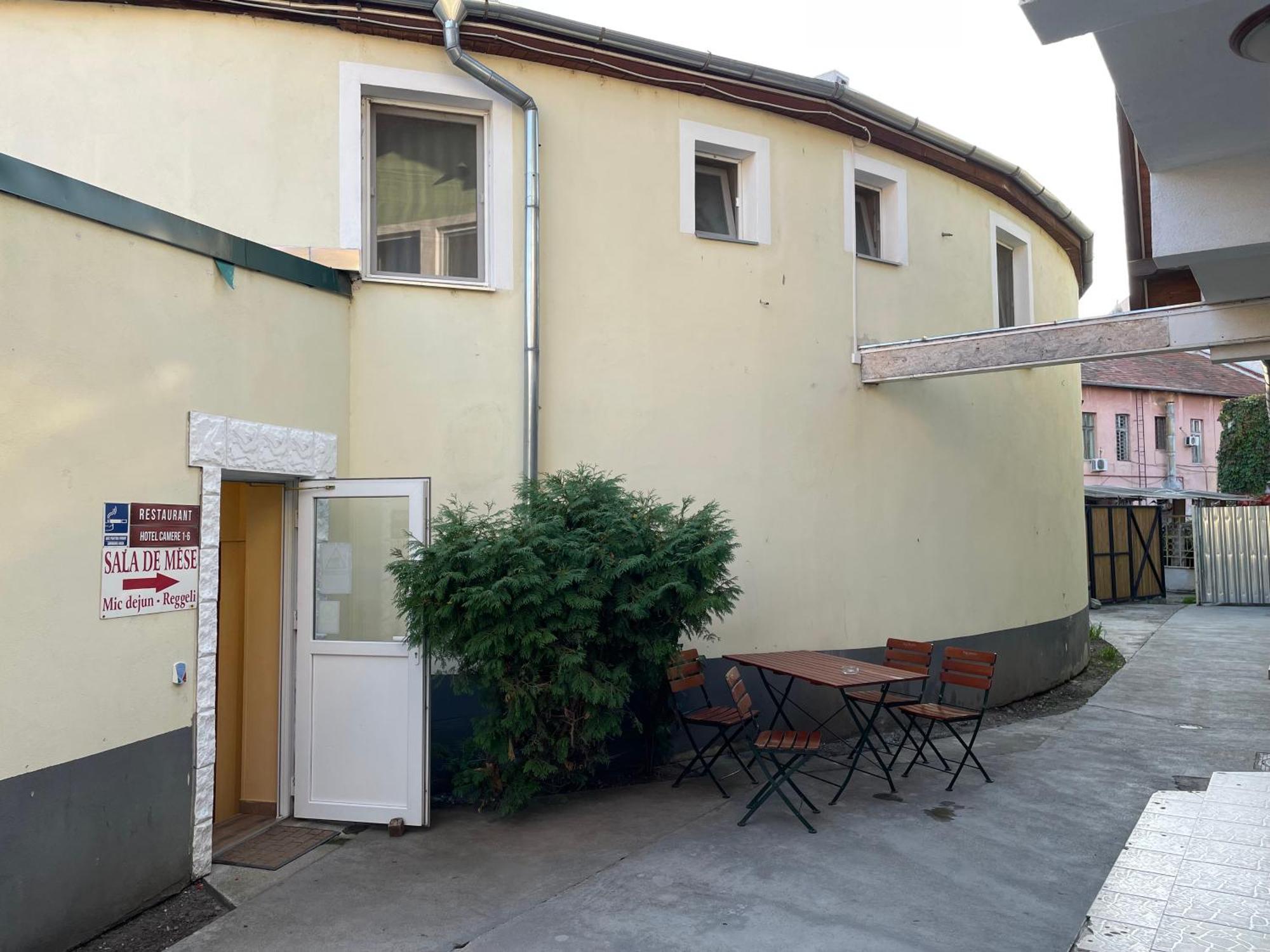 Hotel Sugas Sfantu Gheorghe  Ngoại thất bức ảnh