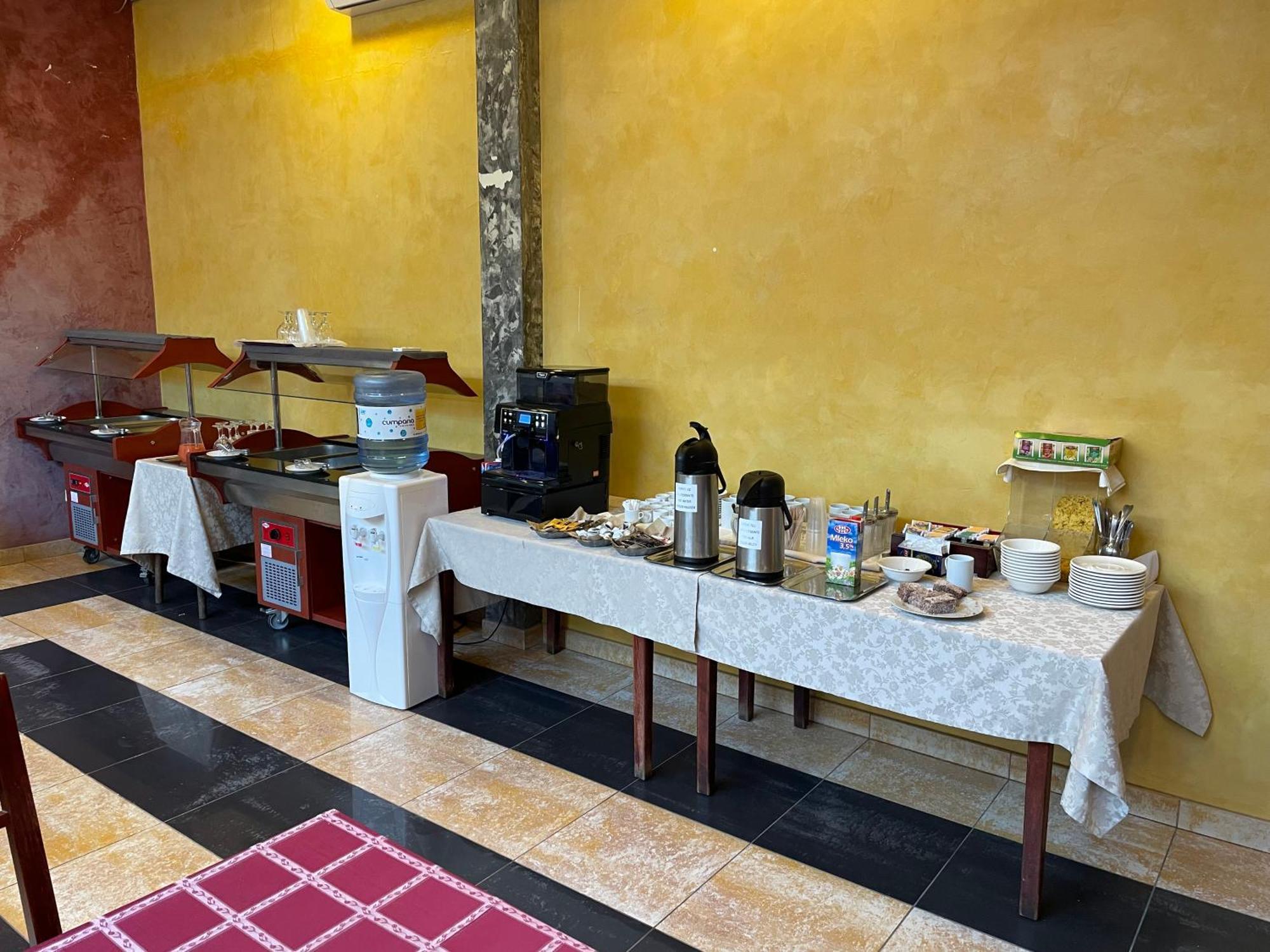 Hotel Sugas Sfantu Gheorghe  Ngoại thất bức ảnh